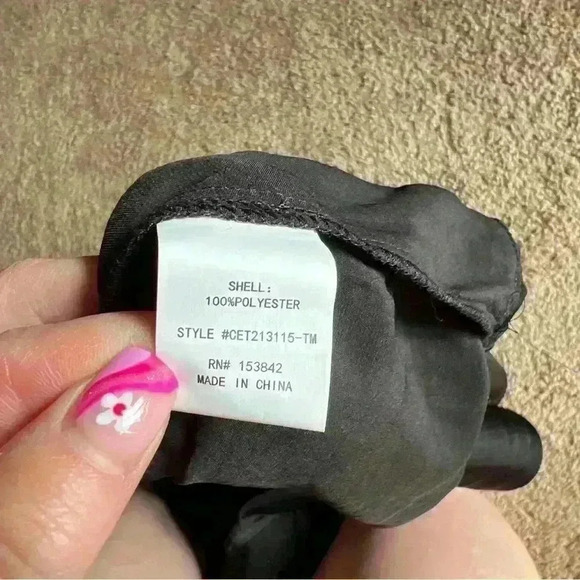 Melloday Black silky blouse top size medium NWT - Picture 4 of 5